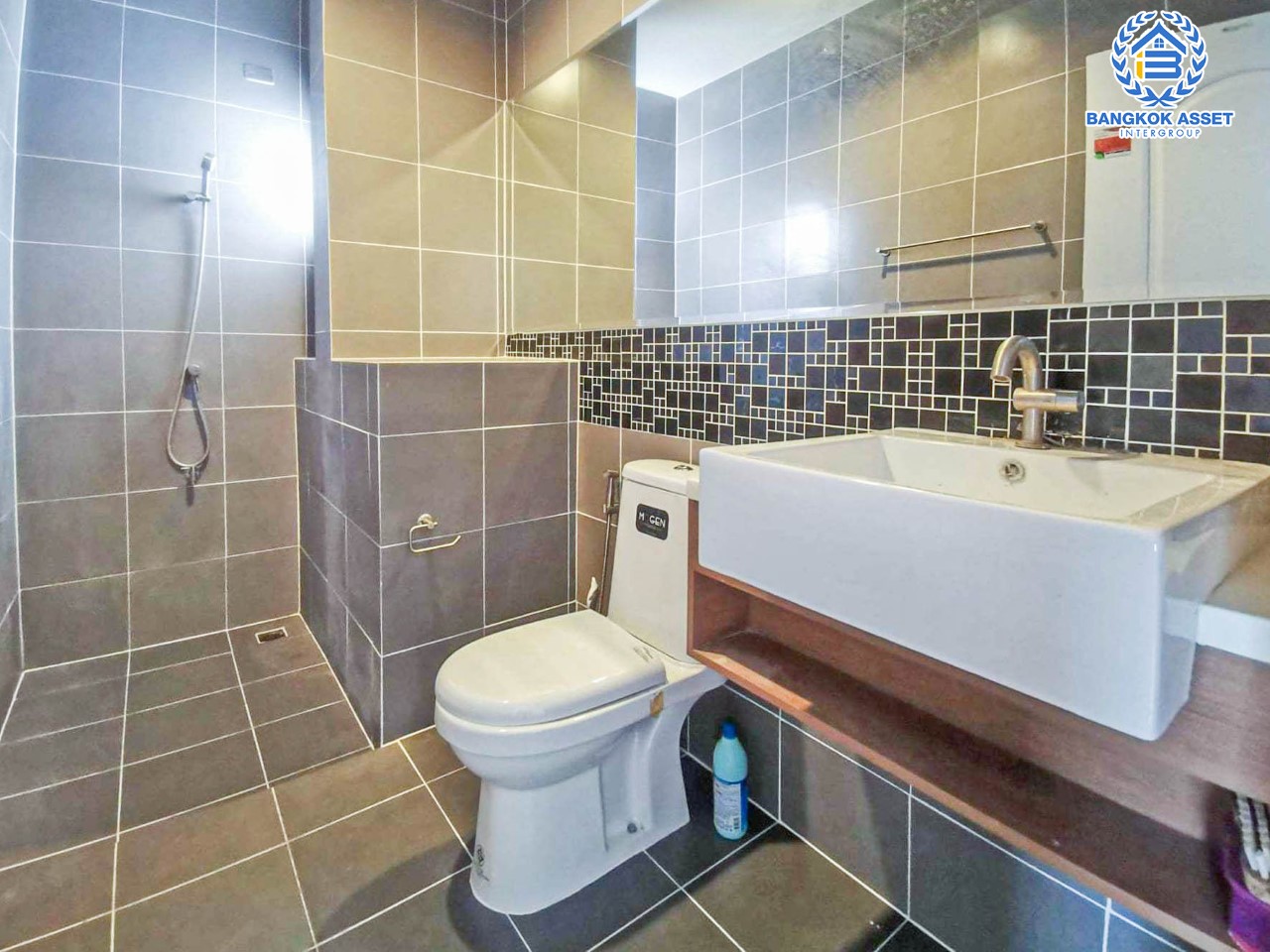 *****บ้านเดี่ยวมือสอง ม.ธารา ราชพฤกษ์-ปิ่นเกล้า บ้านสวย พร้อมอยู่ เนื้อที่ 55.8 ตร.ว. ฟังก์ชัน 3 ห้องนอน 3 ห้องน้ำ 2 ที่จอดรถ แถมฟรี !!! เครื่องปรับอากาศ 3 เครื่อง บนทำเลเชื่อมสู่ถนนกาญจนาภิเษก ใกล้รถไฟฟ้าสายสีแดง "สถานีตลิ่งชัน" และจุดขึ้นทางด่วน "ศรีรัช"รายล้อมด้วยสิ่งอำนวยความสะดวกครบครัน